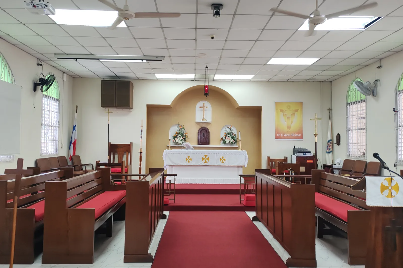 Interior del templo de la Parroquia Episcopal San Cristóbal