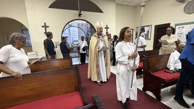 Fotografía 11 de la celebración de la instalación del Rector en la Parroquia Episcopal San Cristóbal.