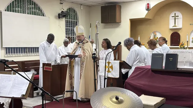 Fotografía 12 de la celebración de la instalación del Rector en la Parroquia Episcopal San Cristóbal.